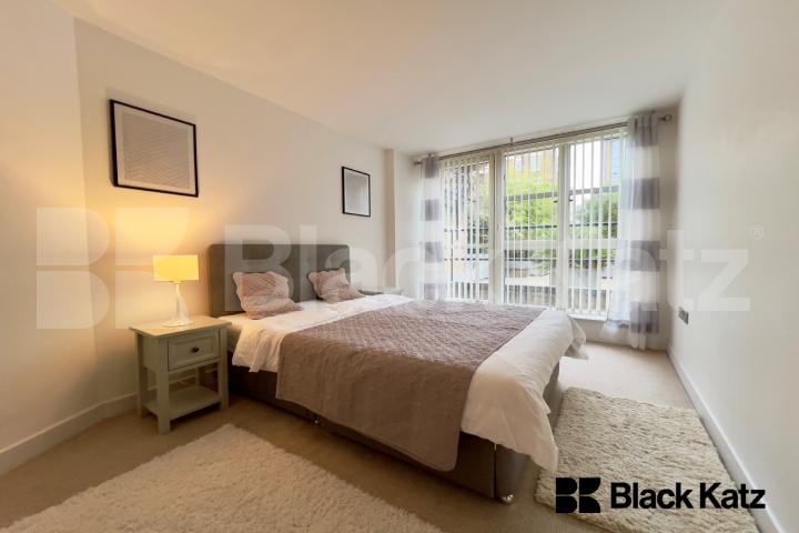 Superbly Located One Bedroomed Apartment  Isaac Way, Borough